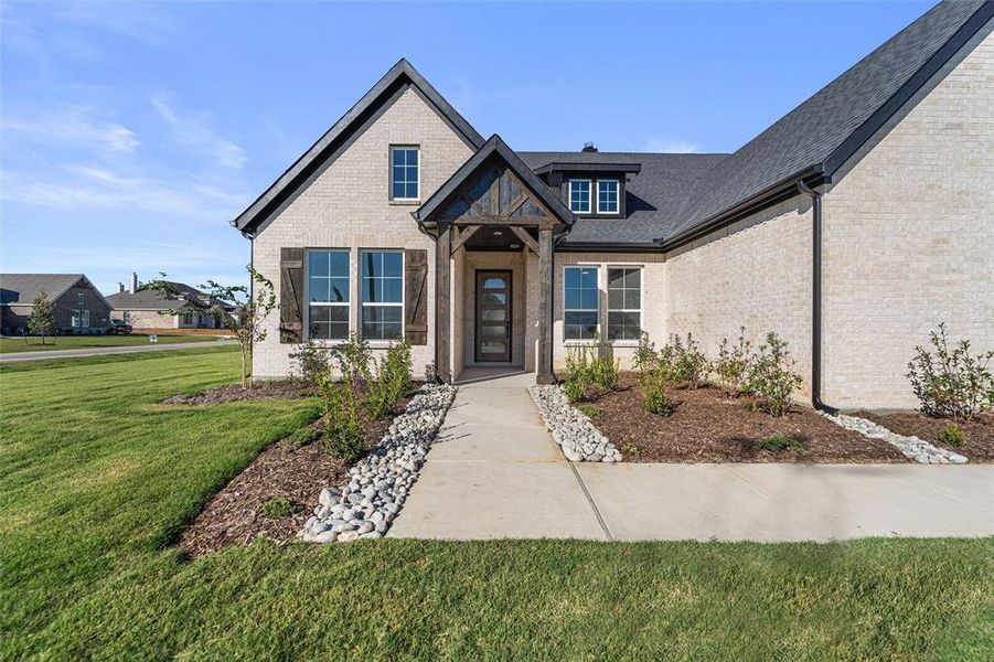 Exterior details and patio area of a home in Fannin Ranch, Leonard (Image 1).