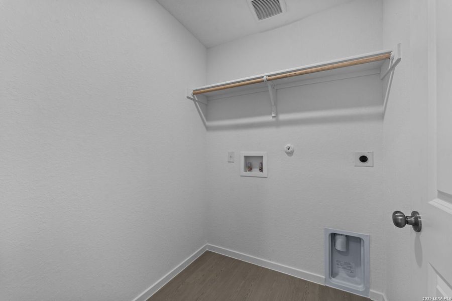 Spacious, unfurnished interior of a new home in Torian Village, San Antonio (Image 11).