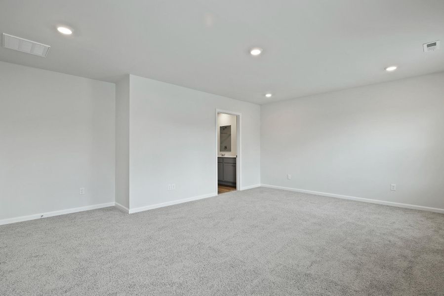 Spacious, unfurnished interior of a new home in , Manning (Image 17).