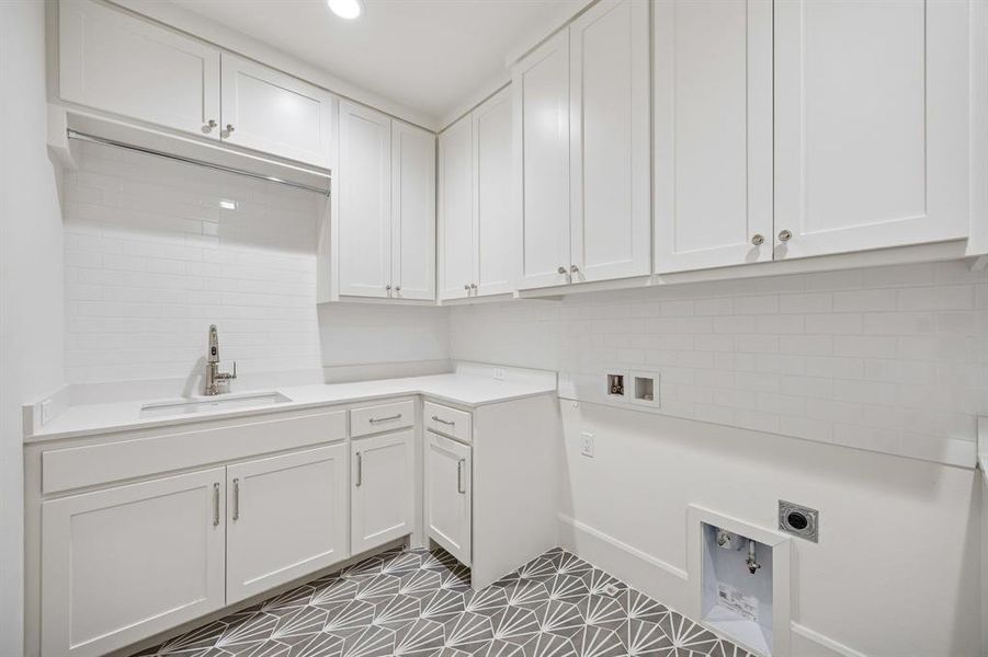 Furnished interior view inside a new home in , Dallas (Image 18).