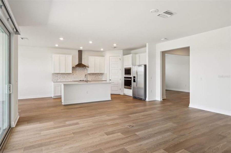 Spacious, unfurnished interior of a new home in Crescent Lakes - Signature Series, Punta Gorda (Image 21).