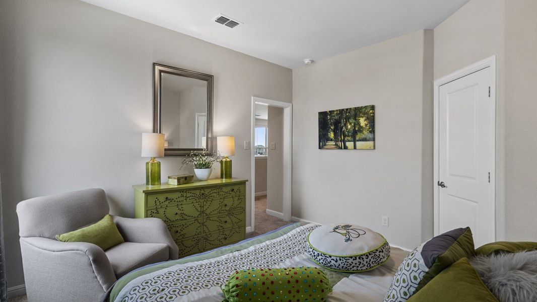 Furnished interior view inside a new home in Trails of Elizabeth Creek, Fort Worth (Image 17). Furnished interior view inside a new home in Trails of Elizabeth Creek, Fort Worth (Image 17).