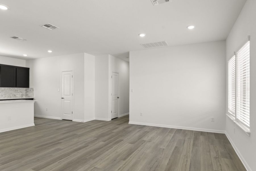 Spacious, unfurnished interior of a new home in Blanco Vista, San Marcos (Image 16).