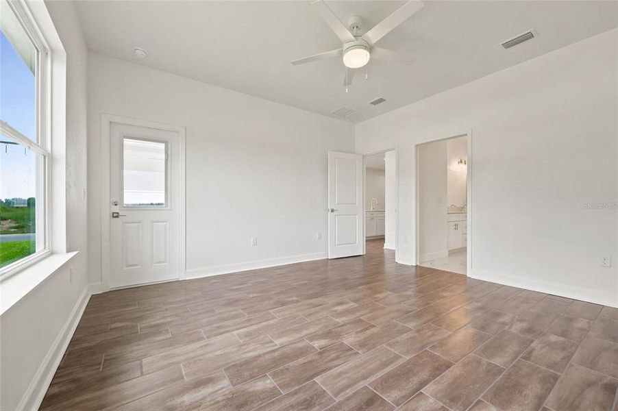 Spacious, unfurnished interior of a new home in , Newberry (Image 17).
