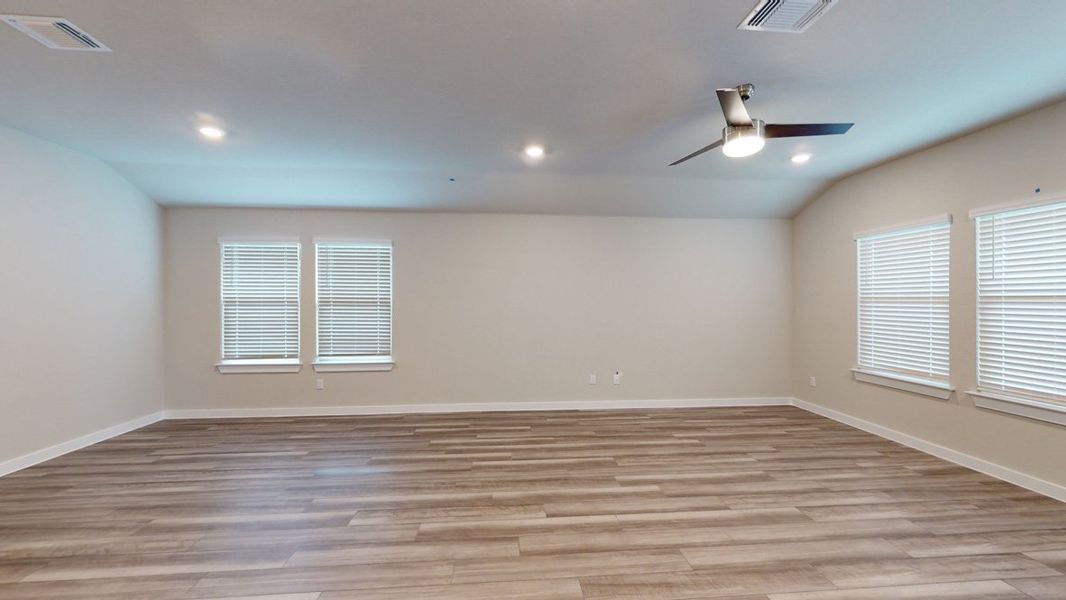 Spacious, unfurnished interior of a new home in Saratoga Crossing, Corpus Christi (Image 13).