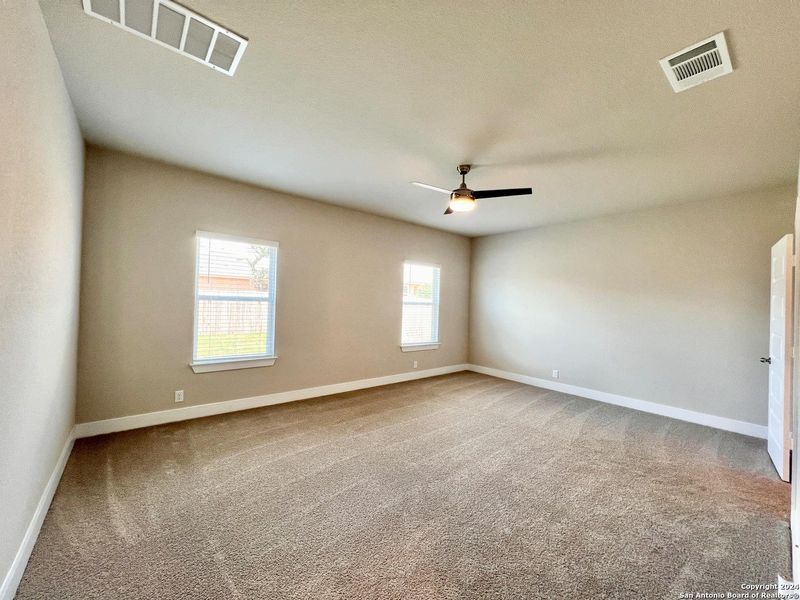 Spacious, unfurnished interior of a new home in Brookstone Creek, San Antonio (Image 37). Spacious, unfurnished interior of a new home in Brookstone Creek, San Antonio (Image 37).