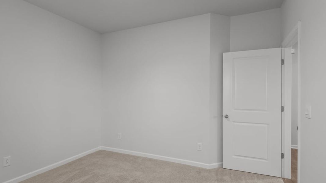 Spacious, unfurnished interior of a new home in East Ridge, Ayden (Image 20).