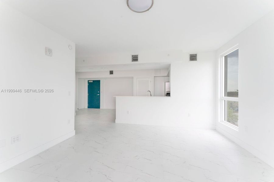 Spacious, unfurnished interior of a new home in , Hollywood (Image 7).