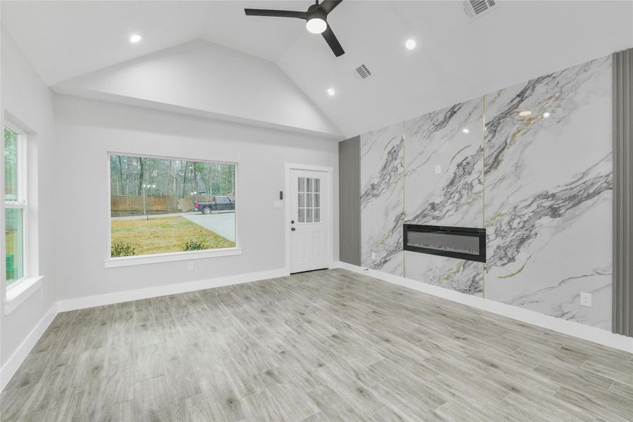 Spacious, unfurnished interior of a new home in , Willis (Image 23).