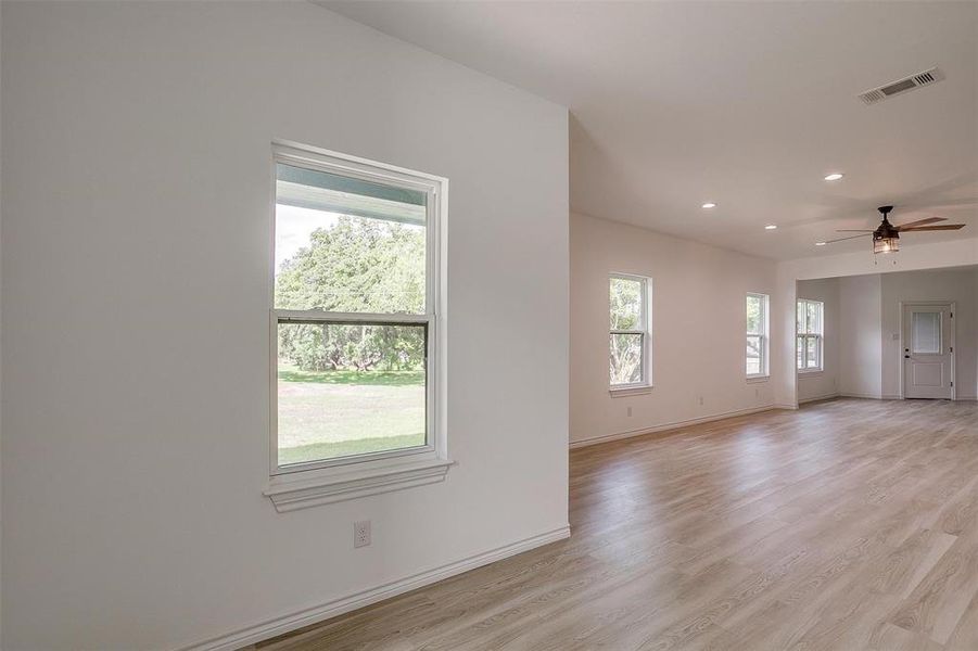 Spacious, unfurnished interior of a new home in , Granbury (Image 23).