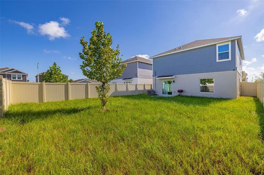 Exterior details and patio area of a home in Peace Creek Reserve, Winter Haven (Image 4).