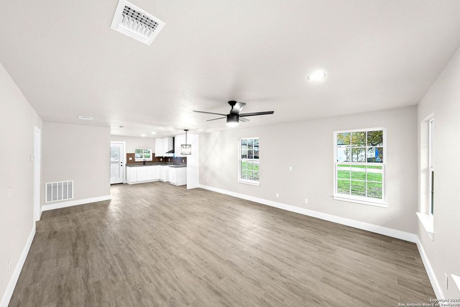 Spacious, unfurnished interior of a new home in , Seguin (Image 11).