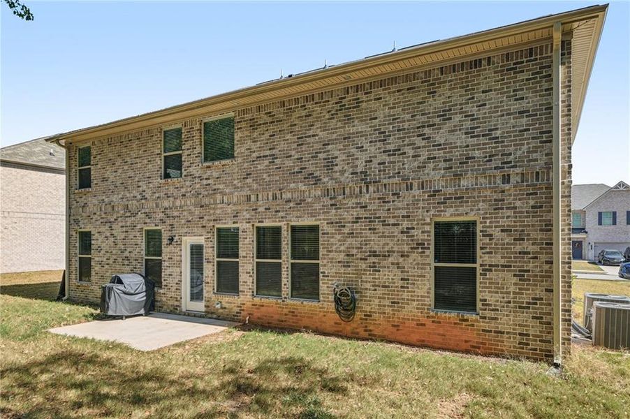 Exterior details and patio area of a home in North Hampton, Hampton (Image 26).