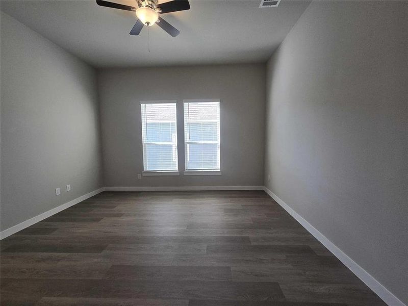 Spacious, unfurnished interior of a new home in , Denison (Image 10).