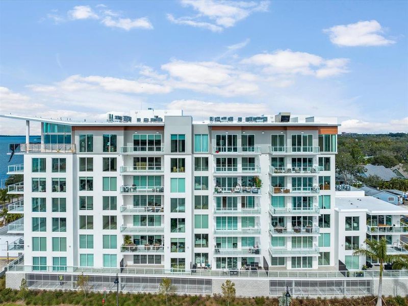 Condo located in Clearwater, FL showcasing its design and architecture (Image 25).