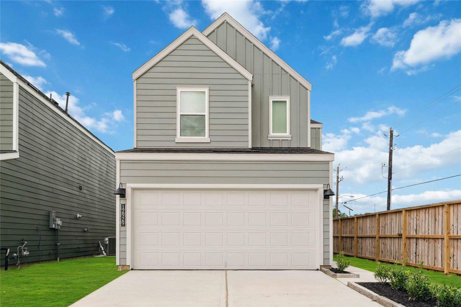 Exterior details and patio area of a home in Legacy Village, Houston (Image 3).