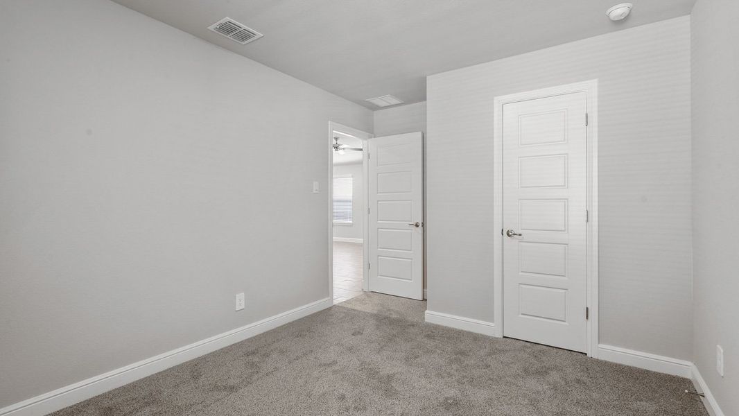 Spacious, unfurnished interior of a new home in The Hills at Reunion, Newark (Image 35).