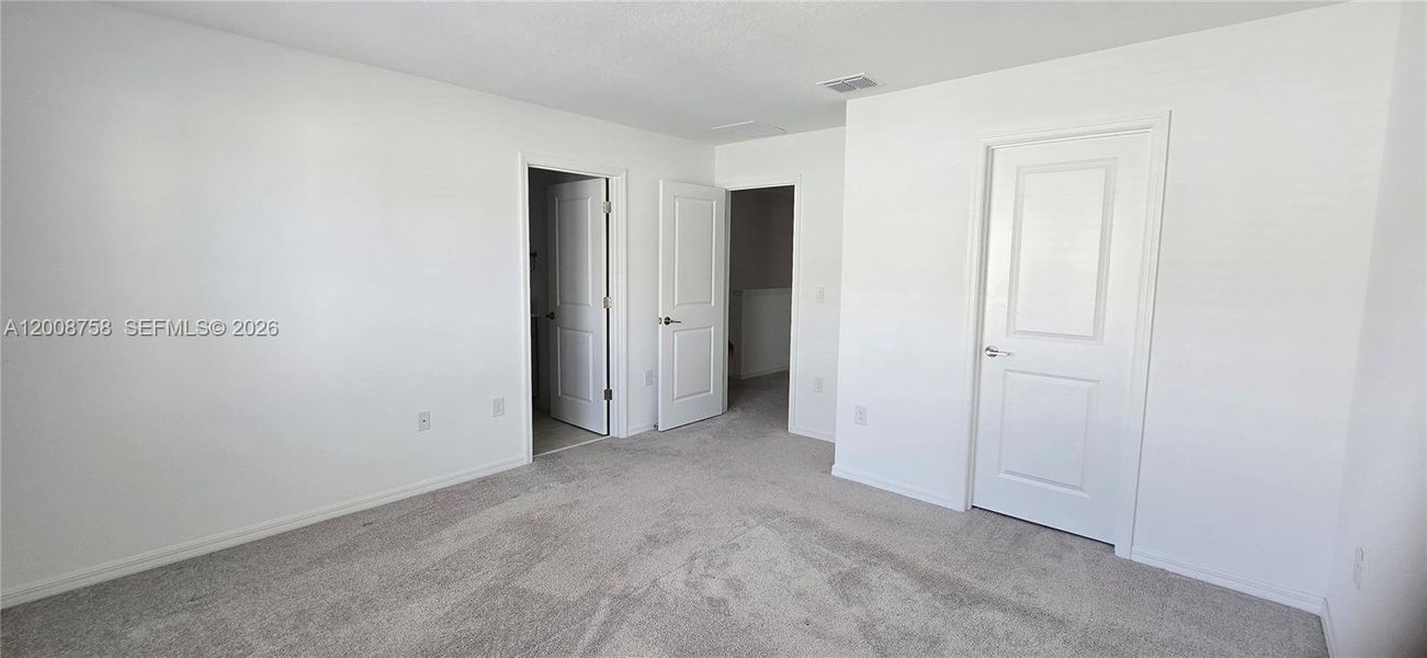 Spacious, unfurnished interior of a new home in , Davenport (Image 14).