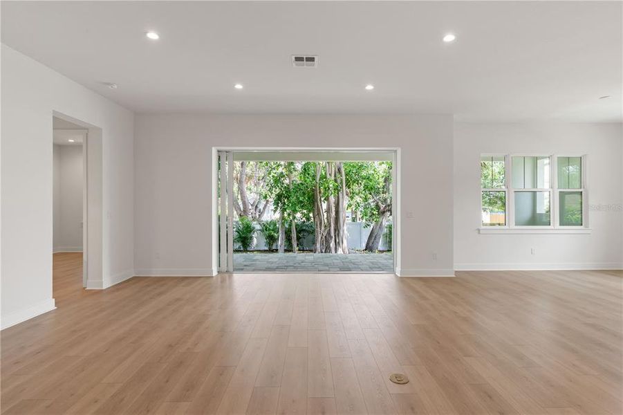 Spacious, unfurnished interior of a new home in , Tampa (Image 20).