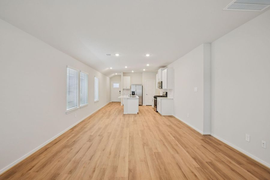 Spacious, unfurnished interior of a new home in Granger Pointe - Traditional Series, Conroe (Image 17).