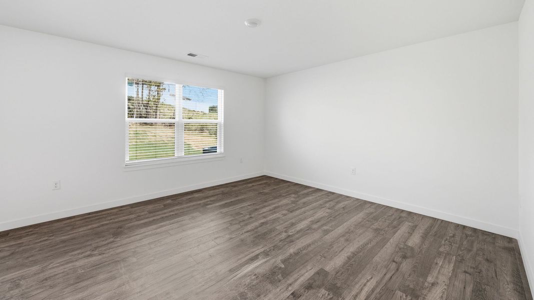 Spacious, unfurnished interior of a new home in Emory Creek, Harriman (Image 19).
