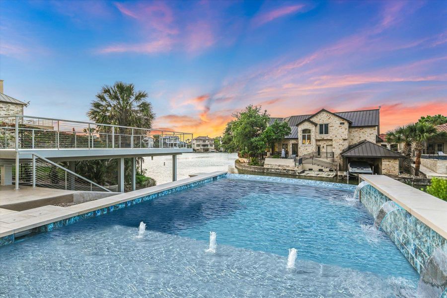 Community amenities in , Horseshoe Bay (Image 35).