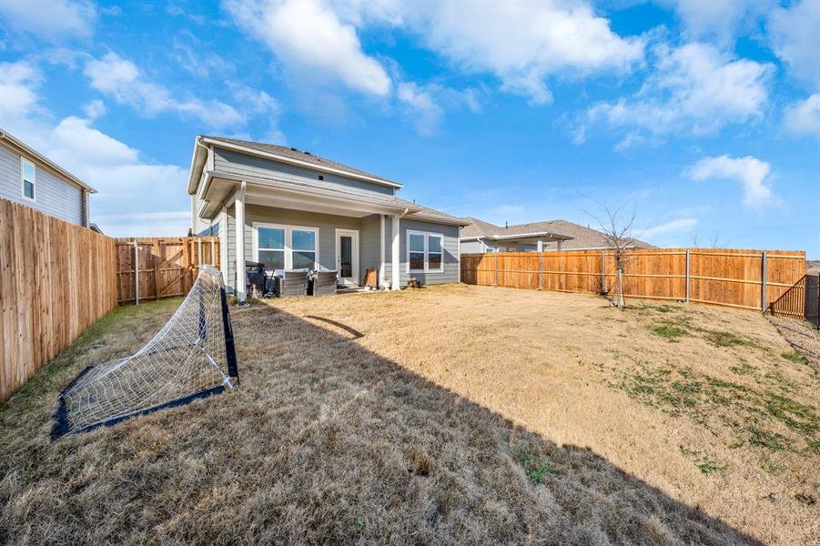 Exterior details and patio area of a home in Ambergrove, Royse City (Image 3).