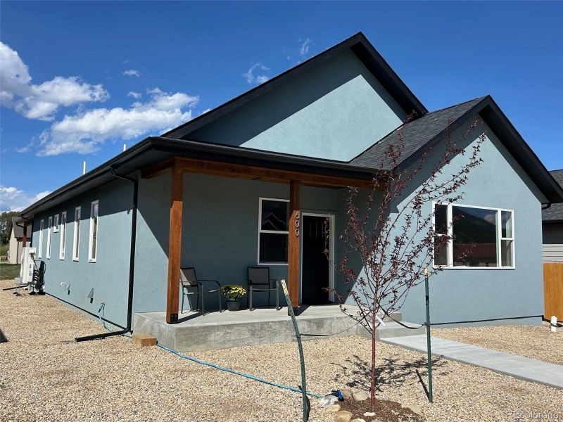 This brand new home is  move-n ready and waiting for you in the Heart of the Rockies