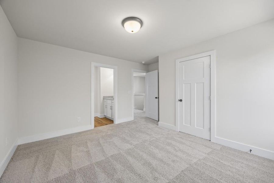 Spacious, unfurnished interior of a new home in , Hartwell (Image 40).