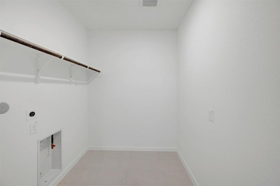 Spacious, unfurnished interior of a new home in , League City (Image 23).