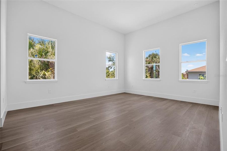 Spacious, unfurnished interior of a new home in , Port Charlotte (Image 39).