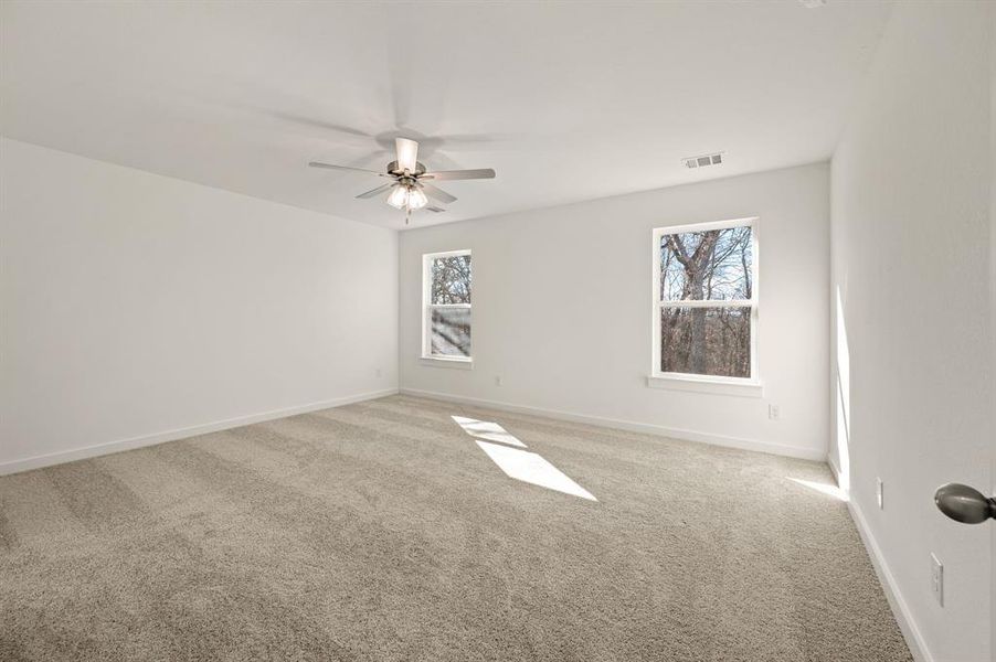 Spacious, unfurnished interior of a new home in Runaway Bay, Runaway Bay (Image 22).