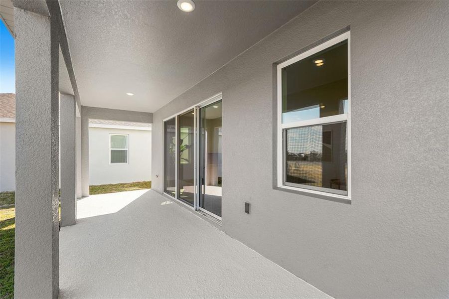 Exterior details and patio area of a home in Eden Crest, Apopka (Image 21).