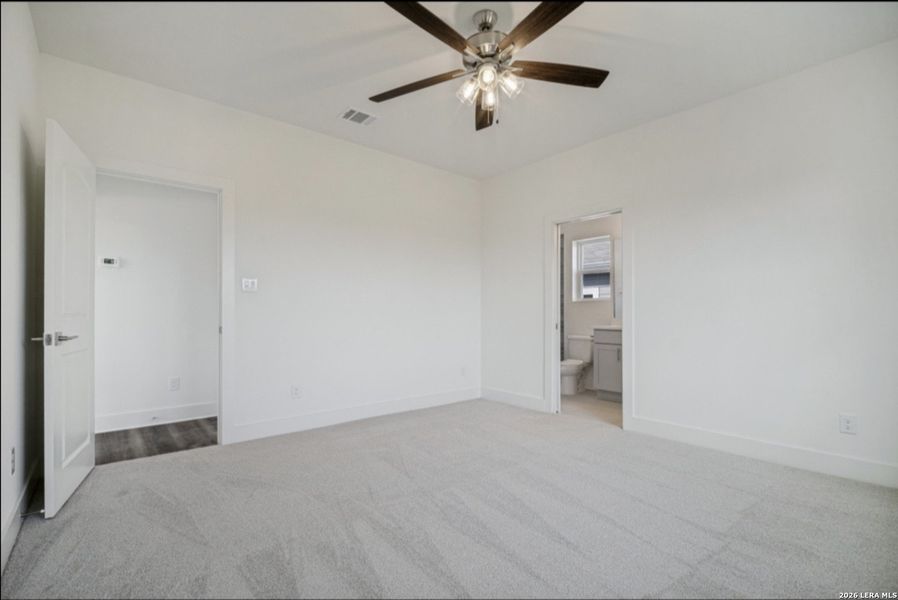 Spacious, unfurnished interior of a new home in , San Antonio (Image 11).