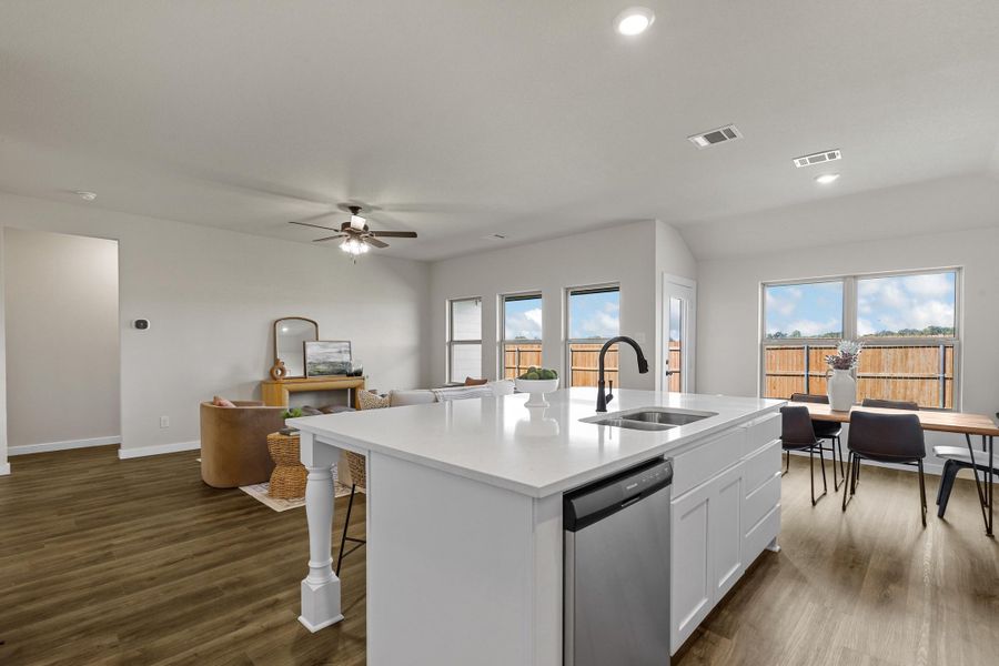 Representative furnished interior of a home built from the Essex by Cheldan Homes in Stoneview, Glen Rose (Image 17).
