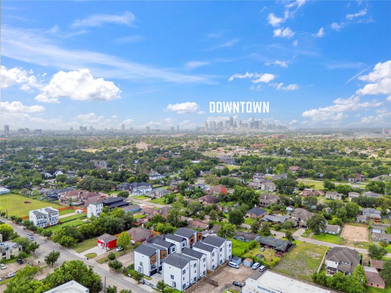 This aerial reveals proximity, value, and skyline—all captured within the property’s radius.