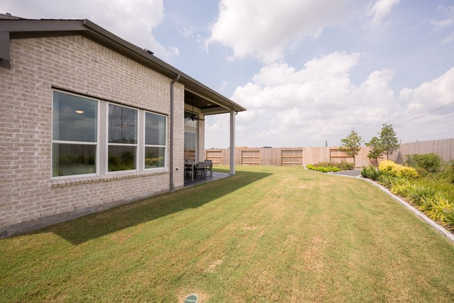 Representative exterior details of a home built from the Cormorant by Tri Pointe Homes in Trillium, Richmond (Image 23).