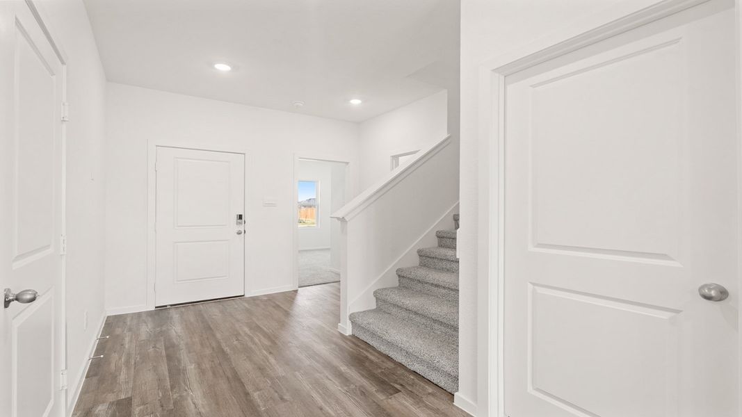 Spacious, unfurnished interior of a new home in Sunterra, Katy (Image 17).