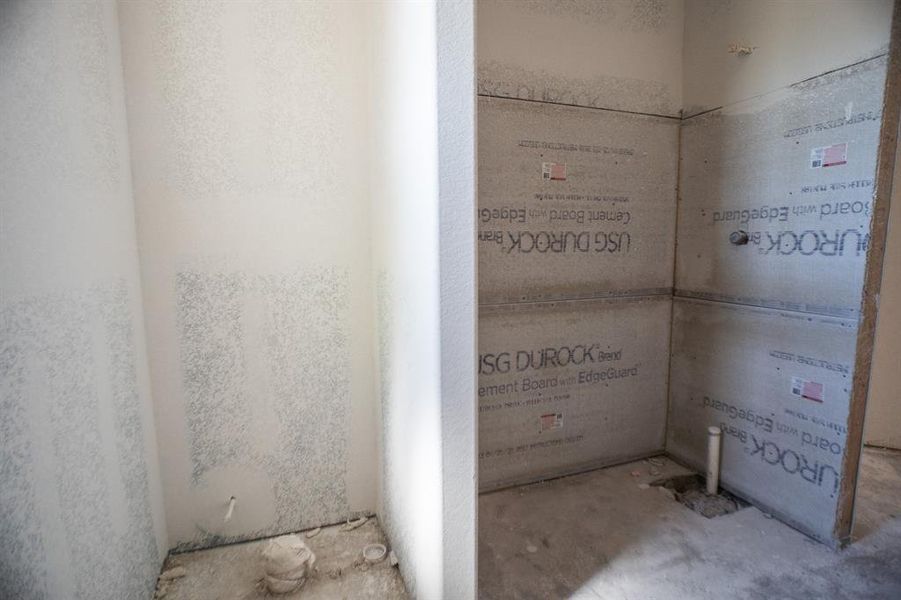 Spacious, unfurnished interior of a new home in , Navasota (Image 13).