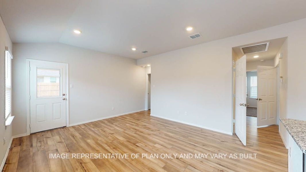 Spacious, unfurnished interior of a new home in Turnbo Ranch, Killeen (Image 14).