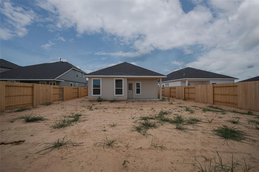 Exterior details and patio area of a home in Woodland Lakes, Huffman (Image 4).