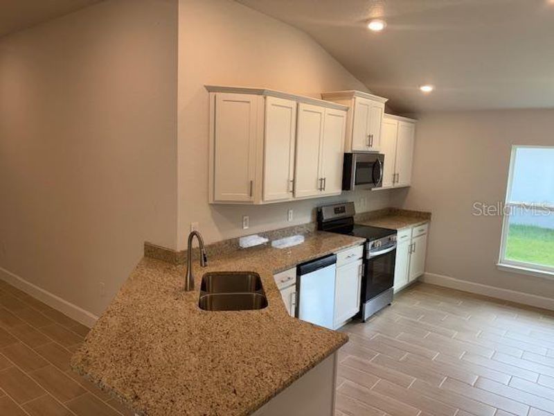 Furnished interior view inside a new home in Juliette Falls, Dunnellon (Image 5).