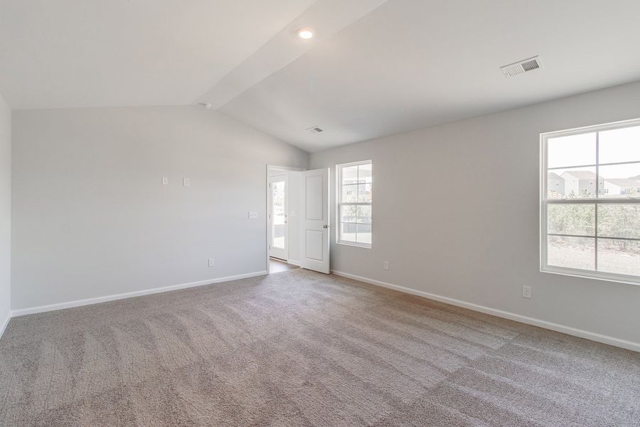 Spacious, unfurnished interior of a new home in Ellington, Elgin (Image 26).