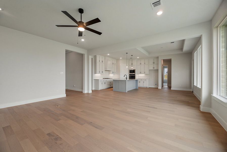 Spacious, unfurnished interior of a new home in Paloma Ranch, New Fairview (Image 12).