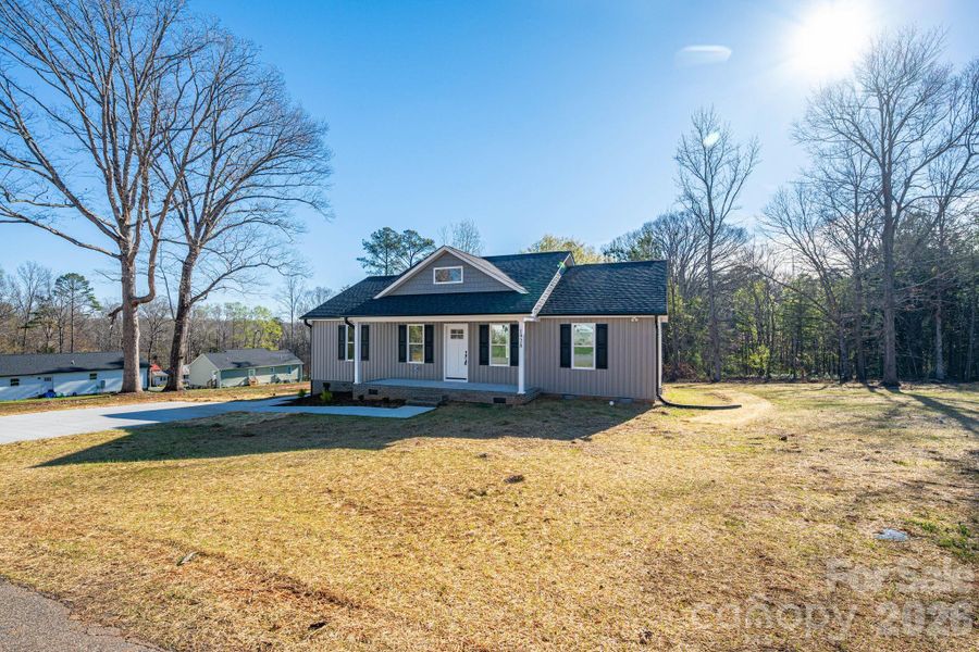 Exterior details and patio area of a home in , Lincolnton (Image 19).