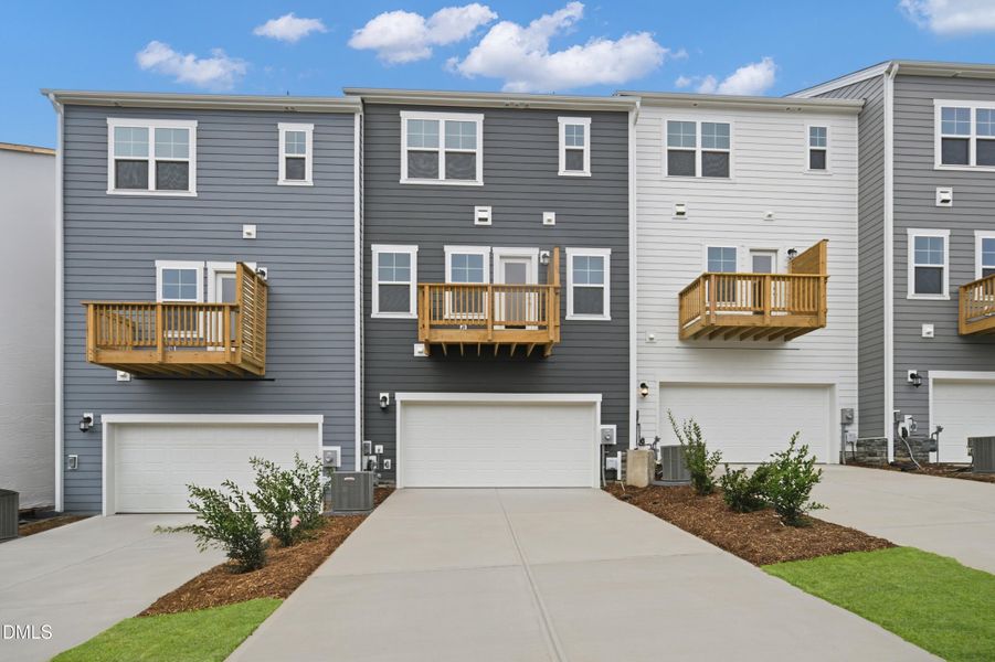 SUN_Stoneriver_Pic_Colton_Back_1of1