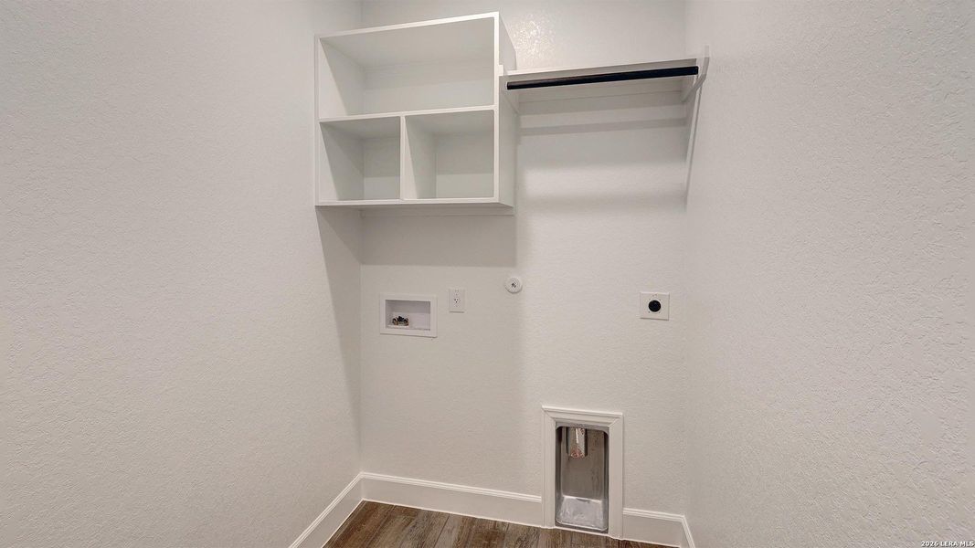 Spacious, unfurnished interior of a new home in Haby Hill, San Antonio (Image 27).