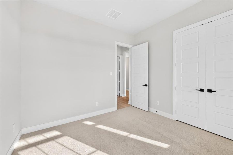 Spacious, unfurnished interior of a new home in Elements at Viridian - Signature Series, Arlington (Image 34).