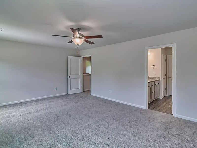 Spacious, unfurnished interior of a new home in Emanuel Creek, West Columbia (Image 13).
