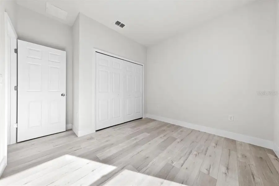 Spacious, unfurnished interior of a new home in , Ocala (Image 24).